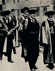 Hedersexamen vid Oxford, 1925, 1945.