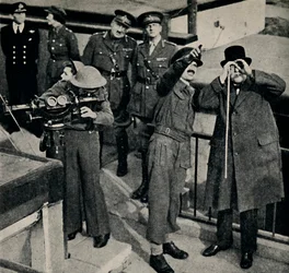 In An Aircraft Gun-Pit, 17 oktober 1941, 1945.