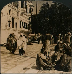 På innergården till det gyllene templet. Amritsar, Indien, 1907