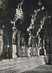 Interiör av ett hinduiskt tempel, Ceylon, 1926
