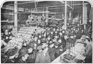 Inuti en stor proviantbutik, Hammersmith, London, 1901 1903