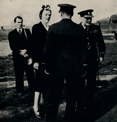 Inspekterar R.A.F. Etablering, 1940-talet, 1945.