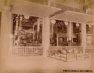 Interiör av Chionin-templet, Kioto, c1890-1900