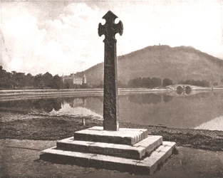 Inveraray Castle och Celtic Cross, Argyll, Skottland, 1894.