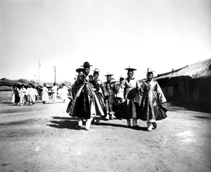 Japanska tjänstemän, Korea, 1900