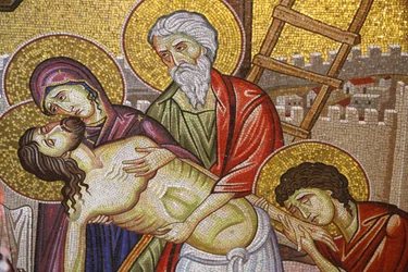 Jesus ner från korset, Detalj av mosaikkonst som skildrar begravningen av Jesus Kristus, Heliga gravskyrkan, Jerusalem, Israel