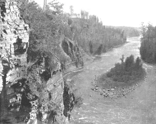 Kaministiquia River, nedanför Kakabeka Falls, Kanada, c1900.