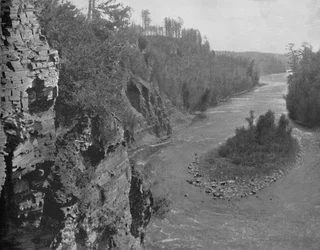 Kaministiquia River, nedanför Kakabeka Falls, c1897.