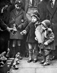 Leksaksförsäljare på trottoarkanten, Holborn, London, 1926-1927