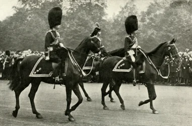 Kung George rider med den sene kung George V och prinsen av Wales, 1928., 1937.