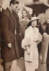 Kung Georg VI och drottning Elizabeth lämnar en repetition inför sin kröning, 1937