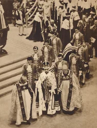 Kung George VI lämnar klostret den 12 maj 1937