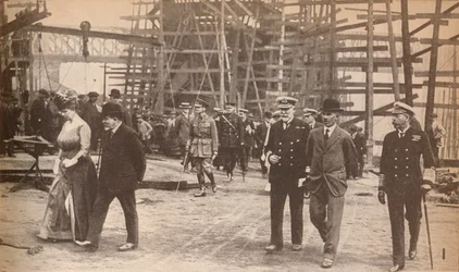 Kung George V och Queen Mary på ett Sunderland-varv under första världskriget, 15 juni 1917, 1935
