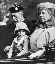 Kung George V och drottning Mary med prinsessan Margaret kör till kyrkan, Balmoral, c1930-talet