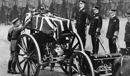 Kung George V placerar en krans på en okänd soldats kista, Whitehall, London, c1930-talet
