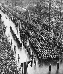 Kung George vs begravningståg passerar längs Piccadilly, London, 28 januari 1936