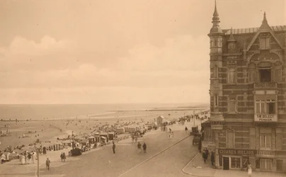 La Digue et la Plage, Promenade och stranden, c1900.