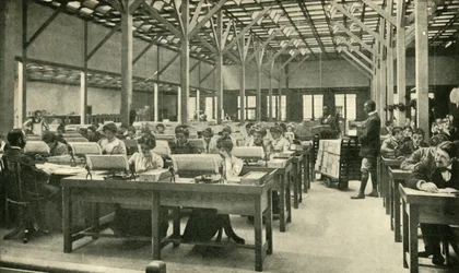 Lady Clerks som tabellerar den amerikanska folkräkningen återkommer, 1901.