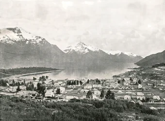Lake Wakatipu och bergen, Queenstown, Nya Zeeland, 1895.