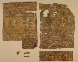 Lampas med konfronterade sfinxer i rundlar, från Saint Bernard Calvos grav, 1200-1243.