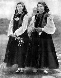 Lettiska kvinnor i traditionell dräkt, 1936