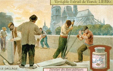 Lägger gatstenar på en gata i Paris, ca 1900