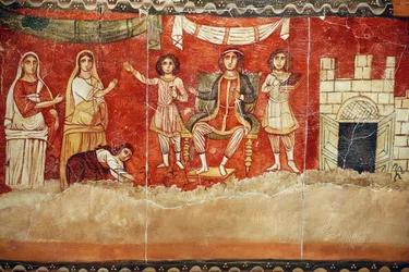 Faraon och Moses barndom, fresk från synagogan i Dura Europos, 244-245, bevarad på Nationalmuseet i Damaskus. Foto taget på Judiska museet i New York under en utställning.