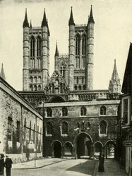Lincoln Cathedral och The Exchequer Gate, c1948.