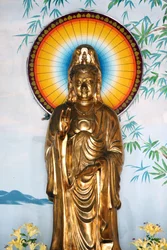 Linh Ung buddhistisk pagod. Quan Am bodhisattva av medkänsla eller nådens gudinna. Skyddsgest (Abhay). Danang. Vietnam