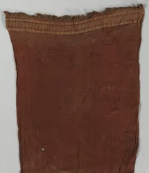 Ländtyg med fjädermotiv, 1000-1532.