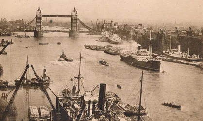 London - Tower Bridge och poolen, c1910