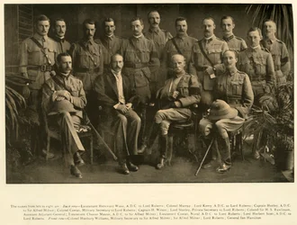 Lord Roberts och Sir Alfred Milner med deras personliga staber, 1900, 1901.
