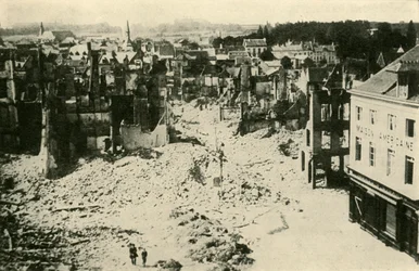 Louvain efter det tyska bombardementet: en del av den ödelade staden, c1914, c1920.