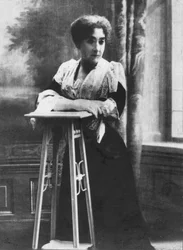 Fru De Peyrebrune. , c1893