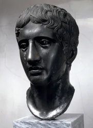 Marmorhuvud av Doryphoros romersk kopia efter original av Polykleitos, c450-c440 f.Kr.