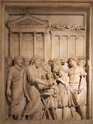 Marcus Aurelius och medlemmar av den kejserliga familjen offrar i tacksamhet för framgång mot germanska stammar, ca 176-182