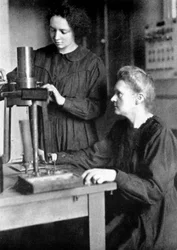 Marie Curie, polskfödd fransk fysiker och hennes dotter Irene, 1925