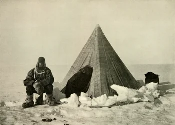 Marshall utanför ett tält, vid lägret, c1908, 1909.