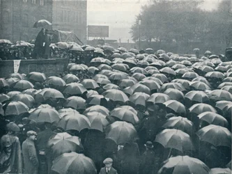 Möte av London affärsmän på Tower Hill, hölls efter förlisningen av Lusitania, c.1915