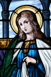 Mezilles kyrka. Fönster i målat glas. Sainte Eliane. Frankrike
