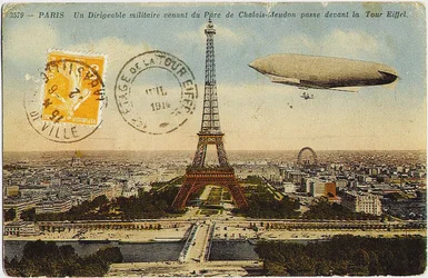 Militärt luftskepp från Chalais-Meudon-parken som flyger nära Eiffeltornet, 1908