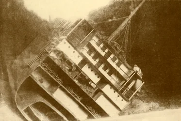 Modell som visar Laurentic som hon ursprungligen låg, 120 fot under ytan, c1930.