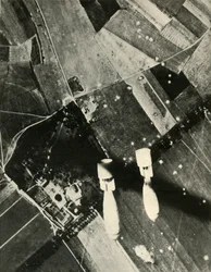 Fler brittiska bomber på en fiendehållen flygplats, 1939-1940, 1941.