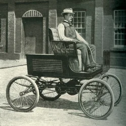 Motorbil utrustad med det nya lagringsbatteriet, 1902.