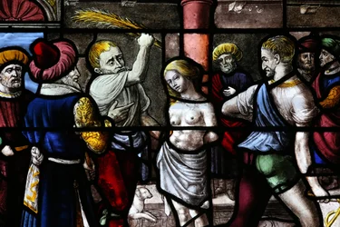Moulins katedral. Fönster i målat glas. Stora martyren St Barbara. Straff, 20160603, Moulins, Europa
