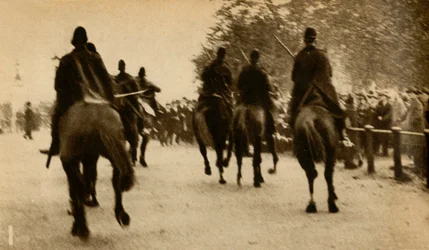 Beridna marscher med batongladdning av polis, medeltestprotester, Hyde Park, London, 1932, 1933.