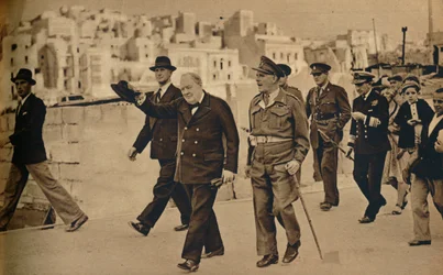 Herr Churchill besökte Malta, där han ses tillsammans med fältmarskalken Lord Gort, 1943-1944