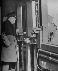 Herr Churchill på bryggan till krigsskeppet, 1943-44