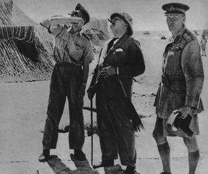 Mr. Churchill med Sir A. Tedder och general Auchinleck., 1942