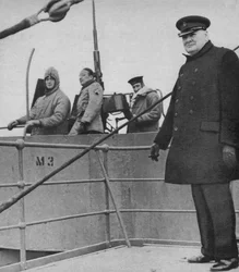 Mr Churchill med en brittisk och amerikansk vapenbesättning, 1943-44